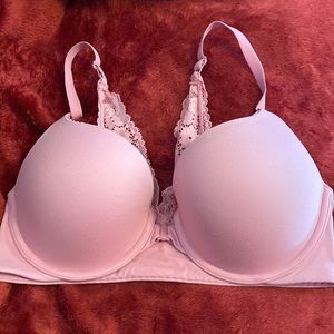 Victoria’s Secret 34D bra